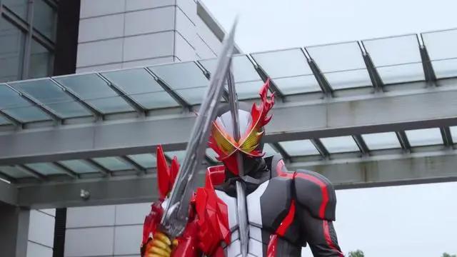 假面骑士圣刃：首个反派岩石王魔像登场，飞羽真化身假面骑士