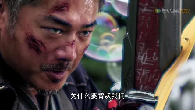 假面骑士圣刃：王剑的身份引起粉丝热议，应该不是贤人的父亲！