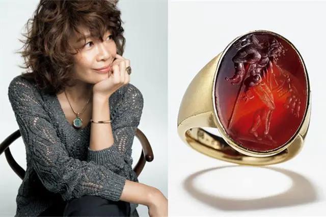 穿搭有高级感的三木，很注重小细节，一款珠宝佩戴让熟女更有魅力