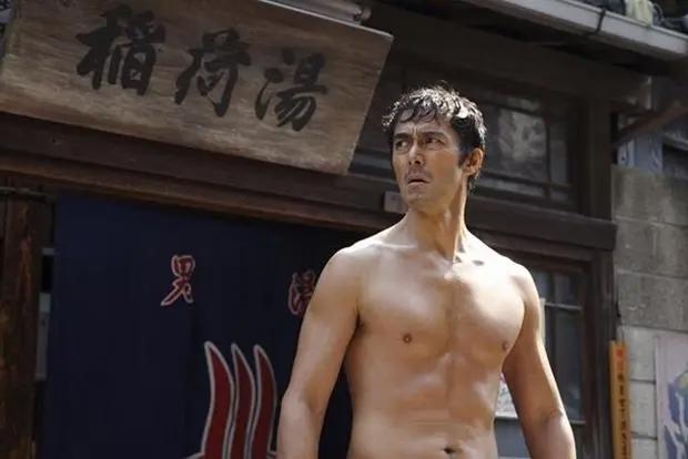 有他就不雷《10位动漫真人版最佳演员》，还原度最高的角色就是他