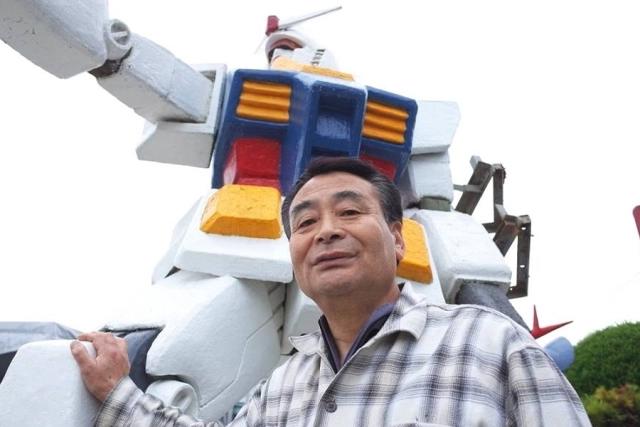 日本74岁理发师建“高达乐园”！网友：有什么意义，当废铁卖？