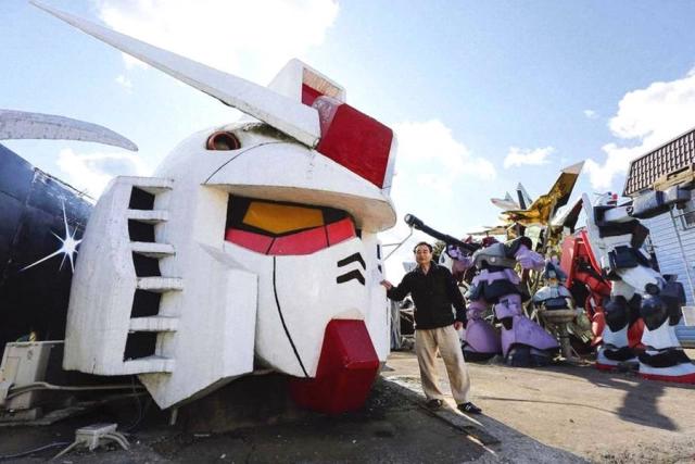 日本74岁理发师建“高达乐园”！网友：有什么意义，当废铁卖？