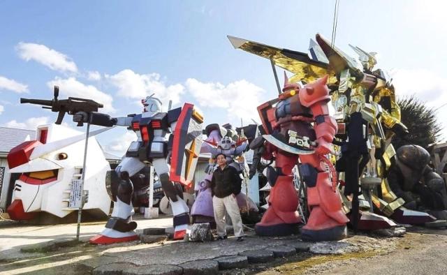 日本74岁理发师建“高达乐园”！网友：有什么意义，当废铁卖？