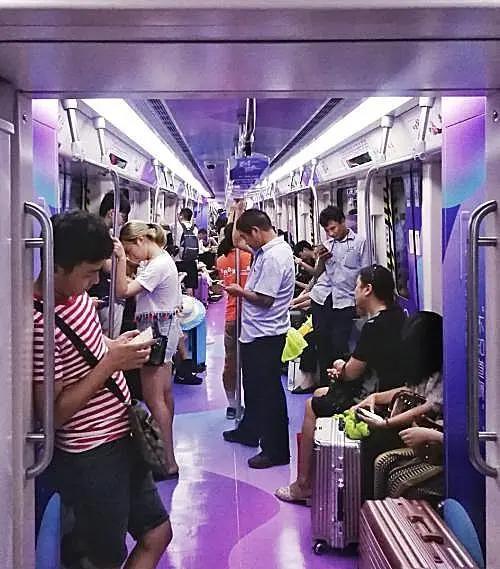 10月动画香蕉喵也太可爱了吧？泡面番还可以这样看！