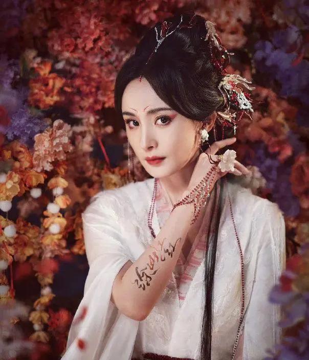 杨幂龚俊《狐妖小红娘月红篇》官宣，造型太鲨了！