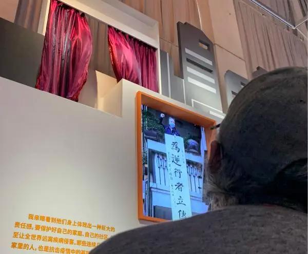 那风中的红窗帘