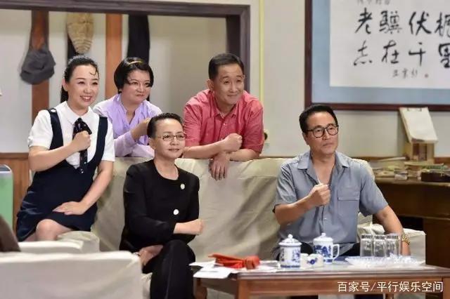 《我爱我家》过去27年，饰演贾圆圆的关凌，现在怎么样了？