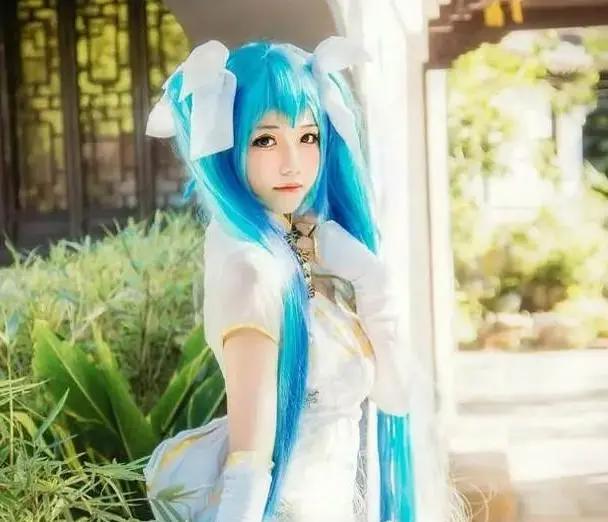 初音未来Cos，史上最敷衍和最精致Cos，粉丝：可以全都要吗？