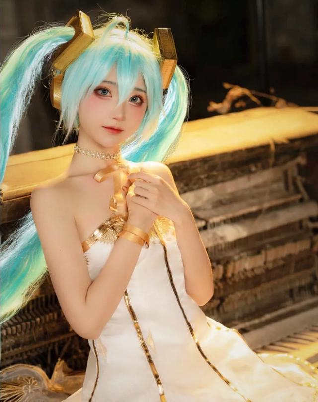 初音未来Cos，史上最敷衍和最精致Cos，粉丝：可以全都要吗？
