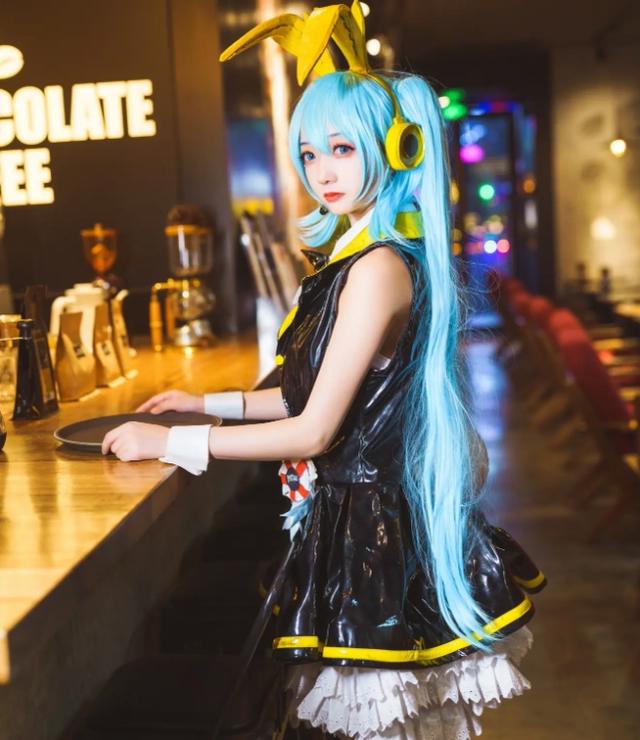 初音未来Cos，史上最敷衍和最精致Cos，粉丝：可以全都要吗？