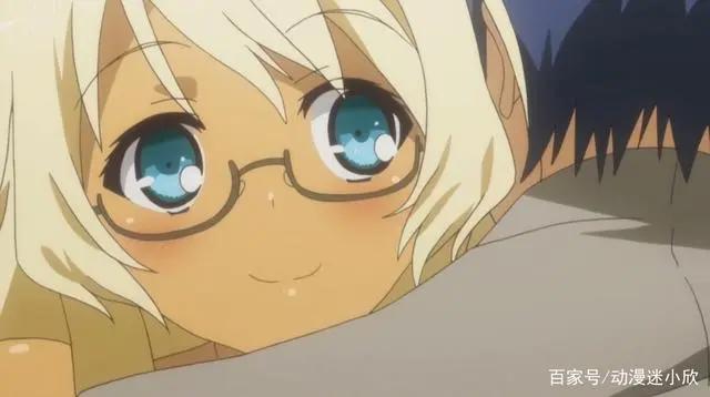 被眼镜封印的颜值，戴上眼镜平平无奇，摘下后：美女你谁？