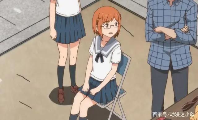 被眼镜封印的颜值，戴上眼镜平平无奇，摘下后：美女你谁？