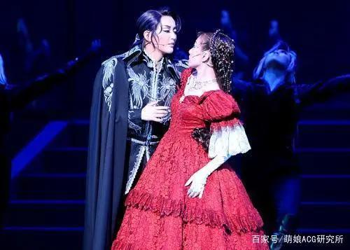 宝冢歌剧院，全日本男人的情敌，居然是比男子更英俊的女演员？
