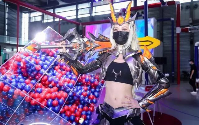 2021CJ龙珠大王现身展会，红黑毒液1:1模型太帅，花木兰高度还原