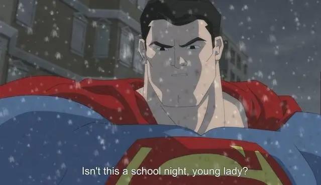 超人后来成了政府走狗，老的不行的蝙蝠侠把他揍了一顿