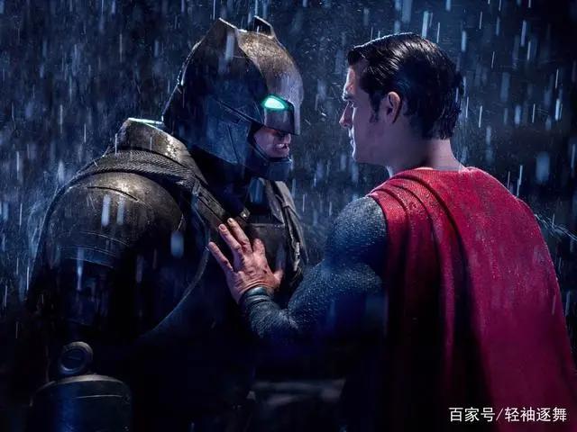 蝙蝠侠没有超能力，凭什么总能打败超人？