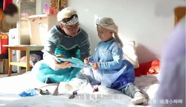 为守护女儿成长，他变身艾莎公主，这是我见过最美的“女装大佬”