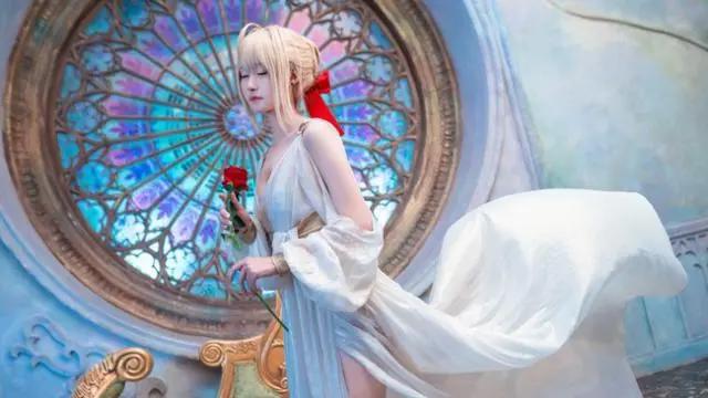 Fate：尼禄睡衣cos，修长玉腿堪比模特，网友：吾王也没这么美吧