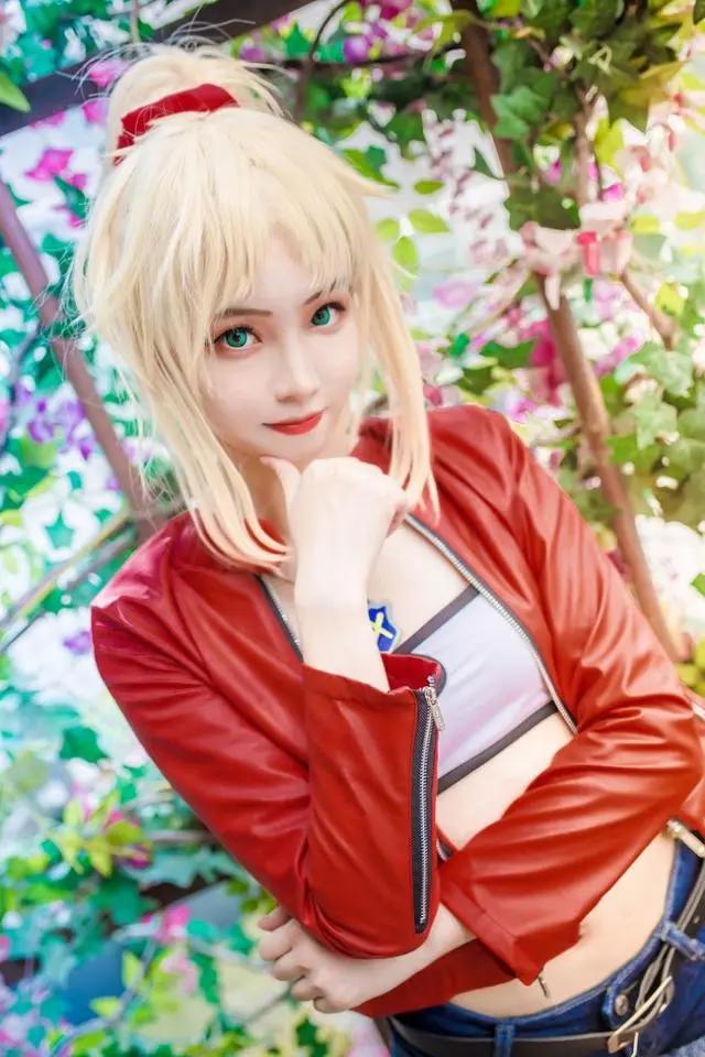 Fate：莫德雷德便装cos，网友惊呼：吾王，你穿马甲我就不认识了