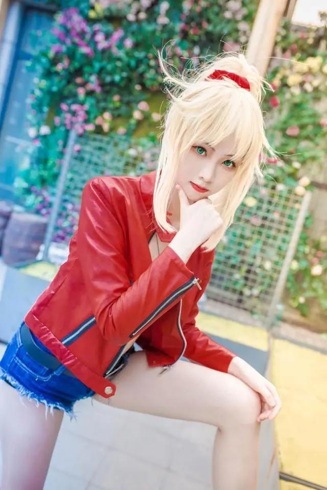 Fate：莫德雷德便装cos，网友惊呼：吾王，你穿马甲我就不认识了