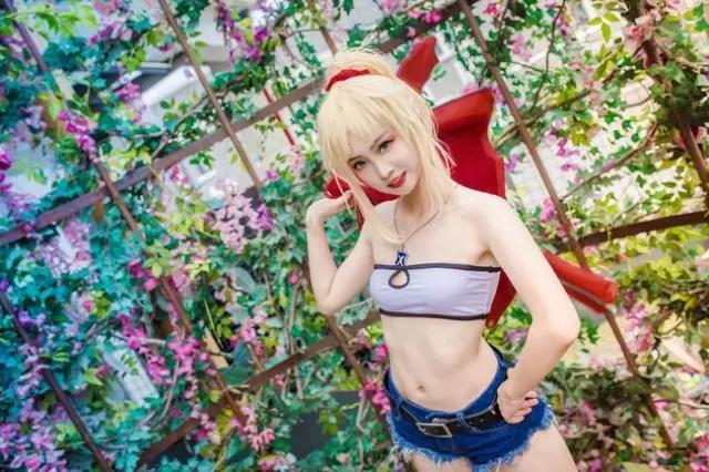 Fate：莫德雷德便装cos，网友惊呼：吾王，你穿马甲我就不认识了
