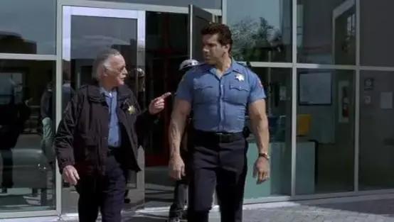 漫威之父去世！一生寻求正义事业，晚年遭家人折磨，生活凄惨