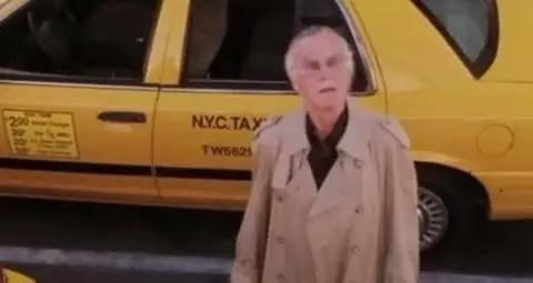 漫威之父去世！一生寻求正义事业，晚年遭家人折磨，生活凄惨