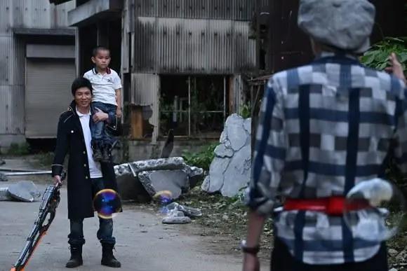 假面骑士圣刃：新骑士登场方式登上热搜，大剑直接带了个孩子！