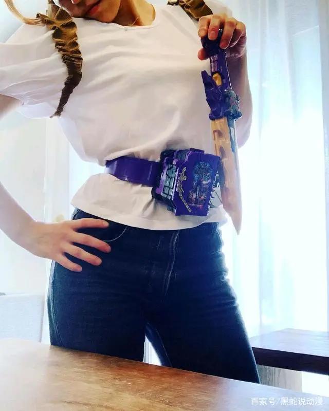 假面骑士圣刃：索菲亚演员吐槽给儿子买了王剑腰带结果物归原主