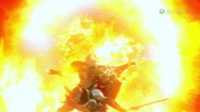 假面骑士圣刃：烈火三册登场，造型极为瞩目，王剑被迫防御降临