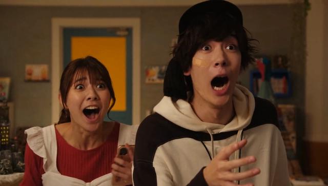 假面骑士圣刃：万万没想到，不善社交的恒剑，居然会是芽衣的粉丝