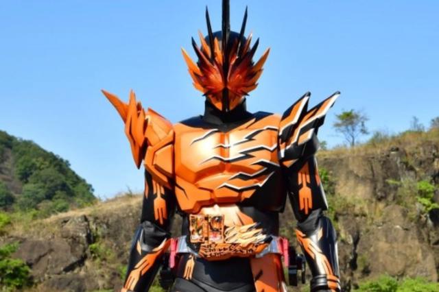 假面骑士：鹰山仁回归圣刃剧场版，化身不死鸟骑士猎杀圣刃！