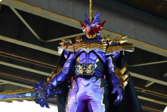 假面骑士：鹰山仁回归圣刃剧场版，化身不死鸟骑士猎杀圣刃！