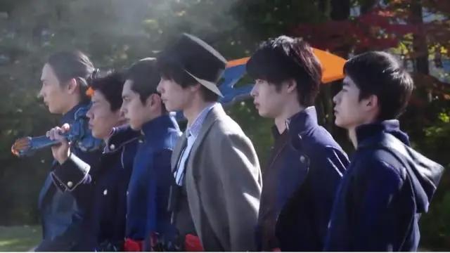 假面骑士圣刃剧场版：不死鸟疯狂狩猎，六大剑士参战，仁叔好妖孽