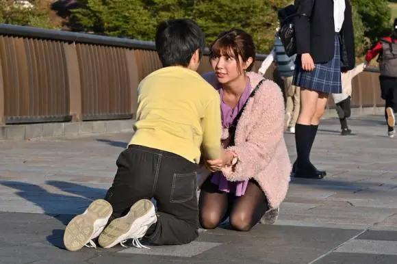 假面骑士圣刃剧场版追加：芽依黑丝极为瞩目，六大剑士决战仁叔！