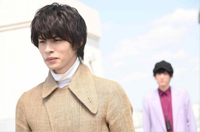 假面骑士圣刃39集，天灾变身不死鸟，贤人归队，冰狮刃王激战圣主