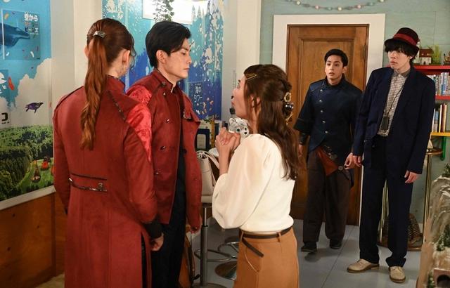 假面骑士圣刃39集，天灾变身不死鸟，贤人归队，冰狮刃王激战圣主