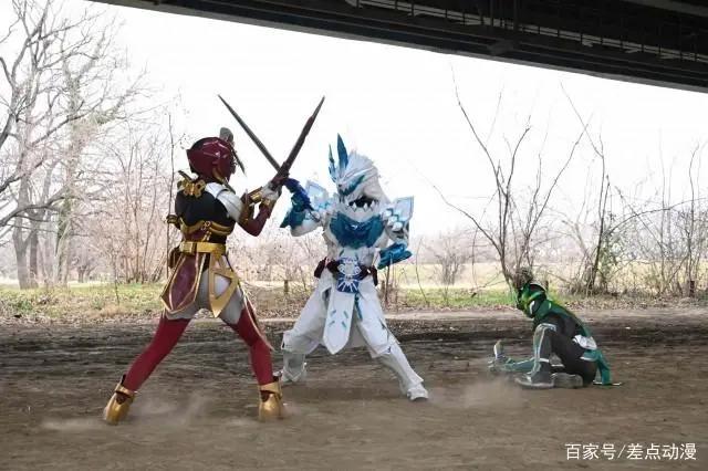 假面骑士圣刃：34话大混战，仁叔回归KO全场