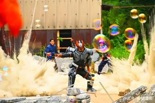 假面骑士圣刃第3集：带儿子旅行的骑士Buster，形象非常帅气