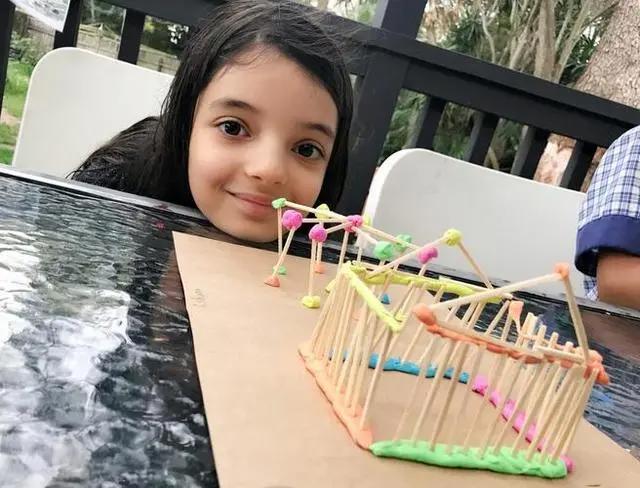 数学老师坦言：数学成绩好的孩子都有4个特征，家长要及时培养