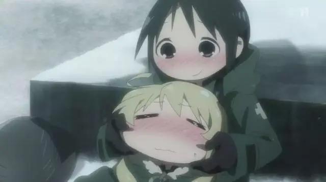 头上顶着蘑菇和煎蛋，两名不可思议的少女，上演超大脑洞日常