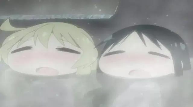 头上顶着蘑菇和煎蛋，两名不可思议的少女，上演超大脑洞日常