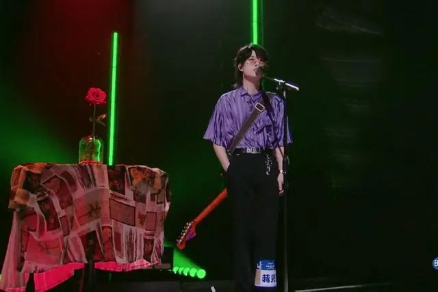 县城青年蒋先贵回家过年