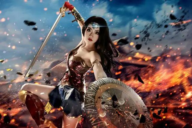 瘦版的神奇女侠被国人演绎成了“站街女”，原版DC女武神有锁骨？