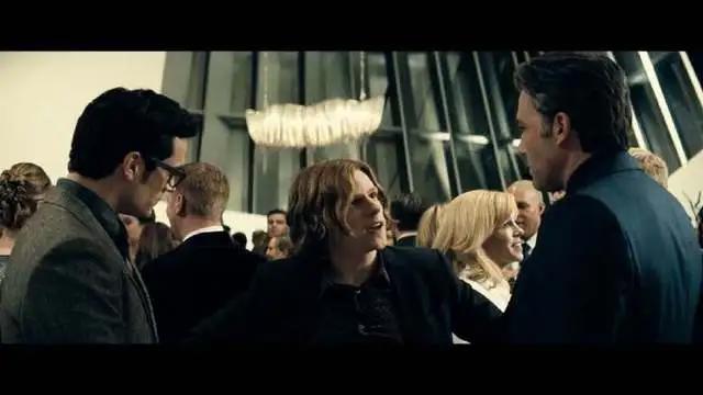 正义联盟众人知道蝙蝠侠身份后的反应，绿灯侠的反应亮了