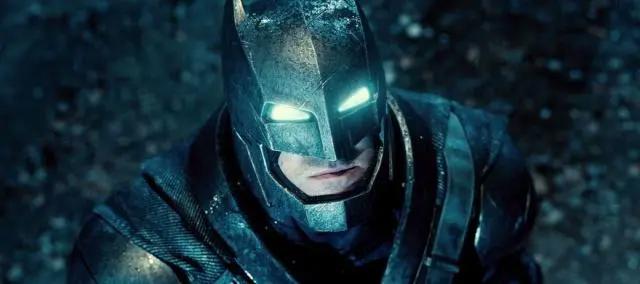 蝙蝠侠的这10套战甲一点也不比钢铁侠差！