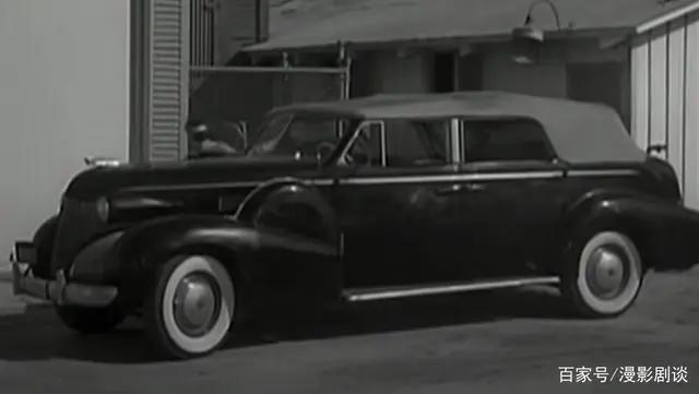 黑暗骑士的坐骑，你更喜欢哪个？真人版蝙蝠侠里的蝙蝠车