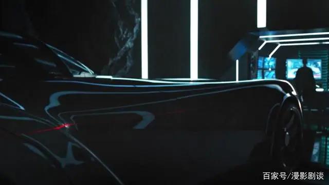 黑暗骑士的坐骑，你更喜欢哪个？真人版蝙蝠侠里的蝙蝠车