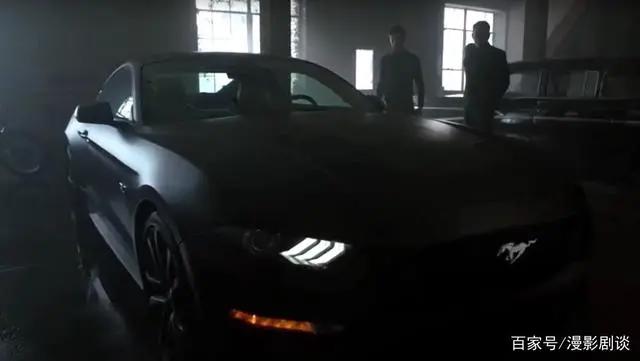 黑暗骑士的坐骑，你更喜欢哪个？真人版蝙蝠侠里的蝙蝠车