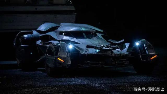 黑暗骑士的坐骑，你更喜欢哪个？真人版蝙蝠侠里的蝙蝠车